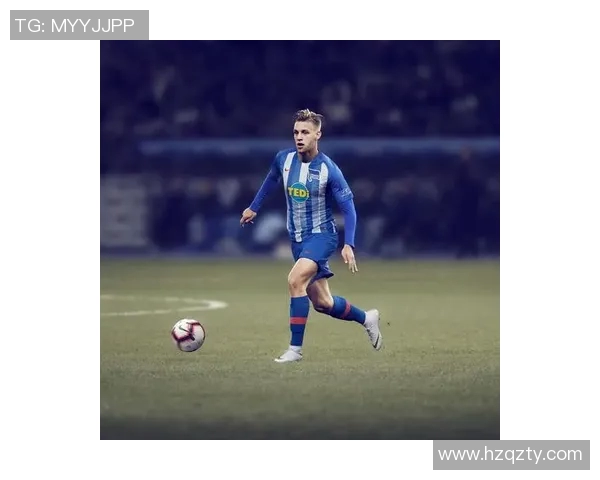 冬季足球明星男款时尚潮流服饰展示与搭配推荐